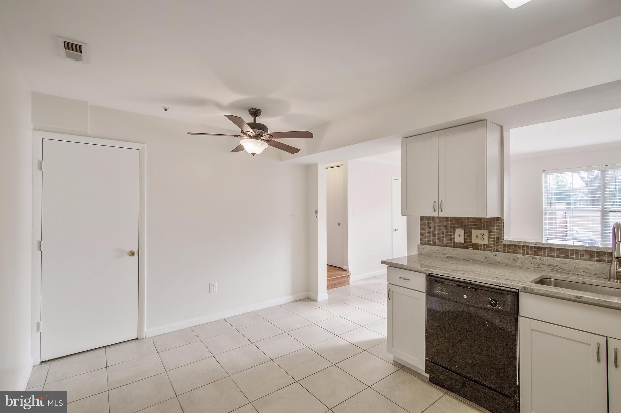 20224 Harbor Tree Road Gaithersburg, MD 20886 - Photo 13 of 22 Kitchen