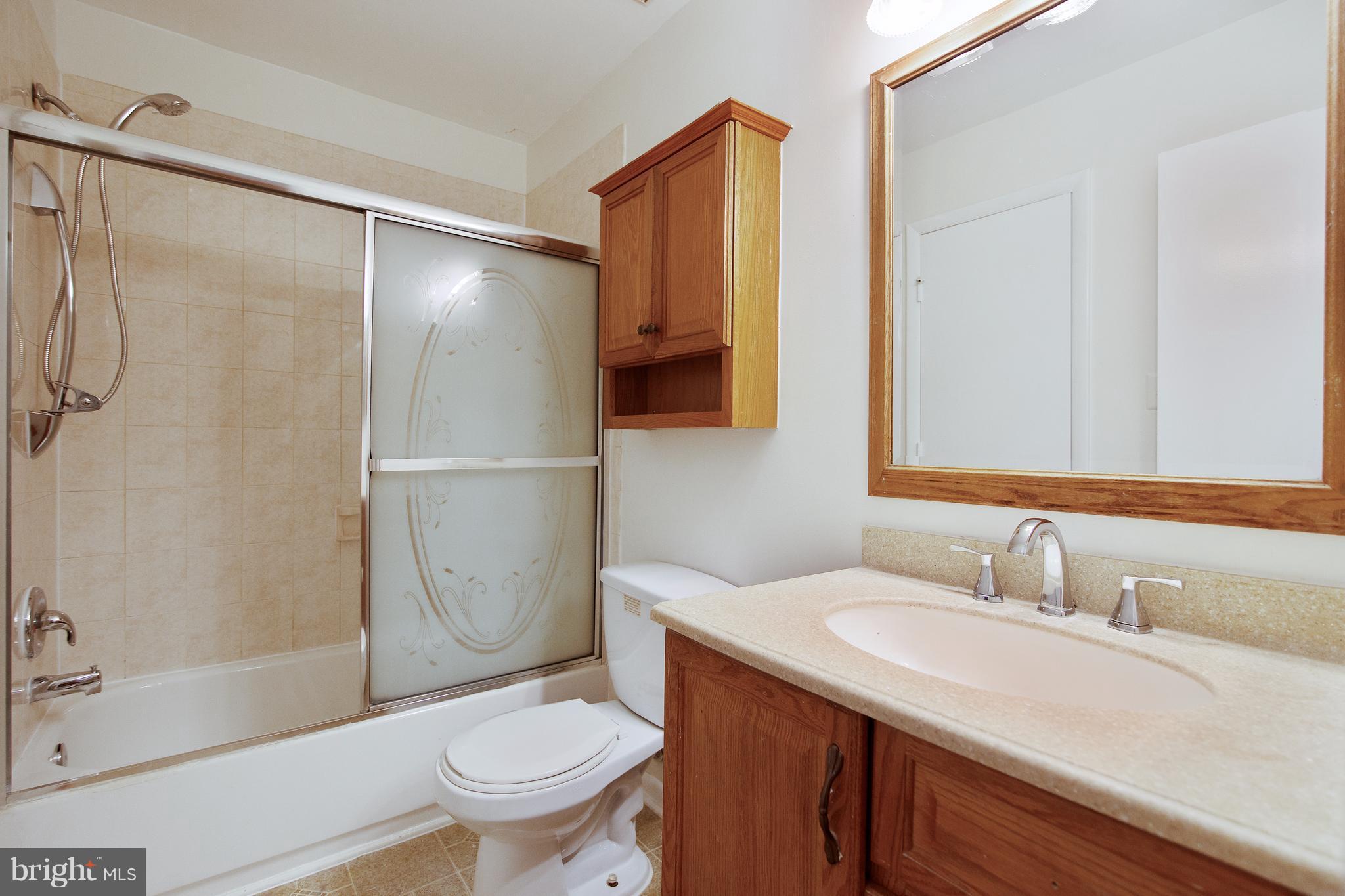20224 Harbor Tree Road Gaithersburg, MD 20886 - Photo 15 of 22 Bath