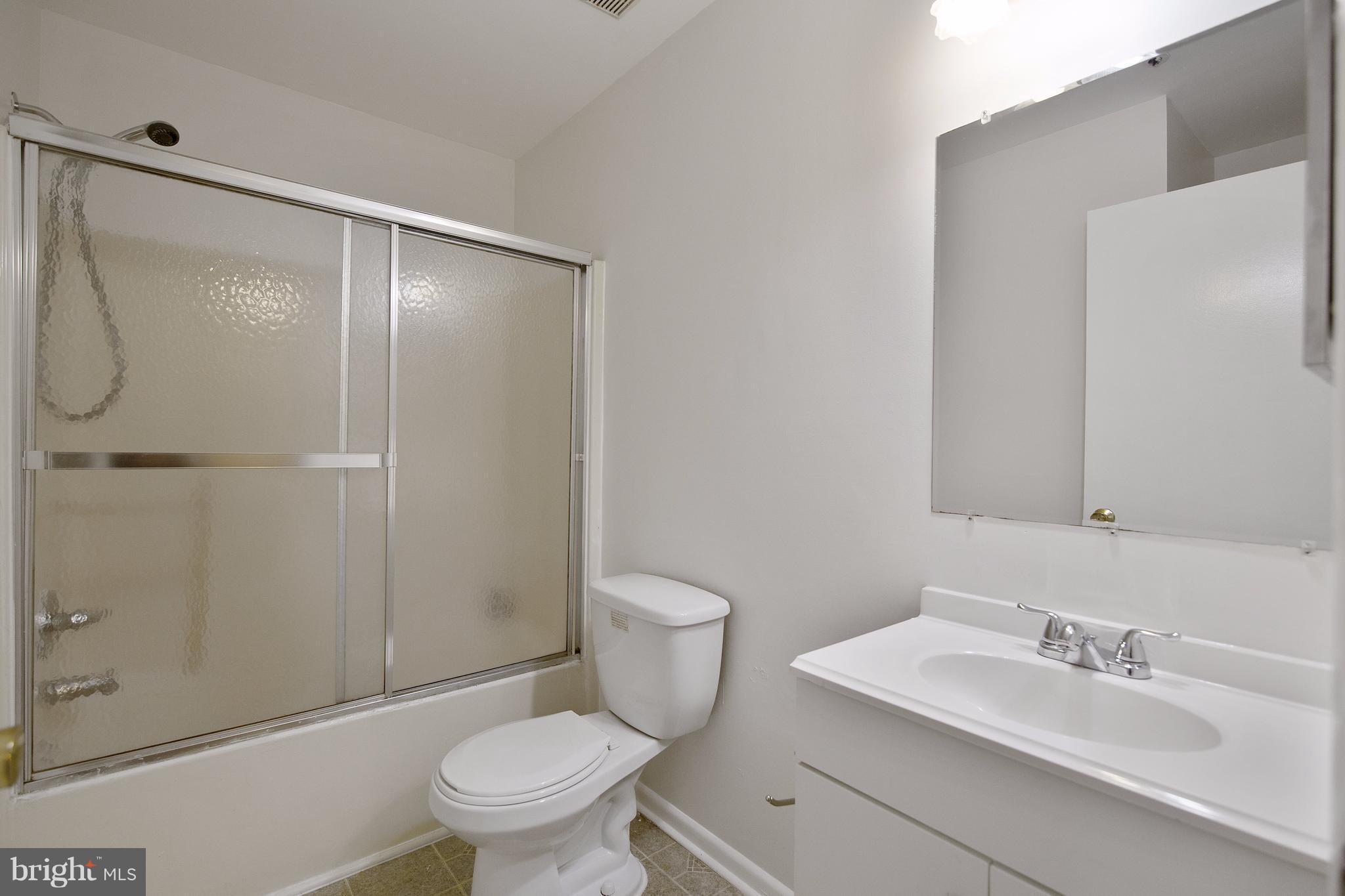 20224 Harbor Tree Road Gaithersburg, MD 20886 - Photo 20 of 22 Bath