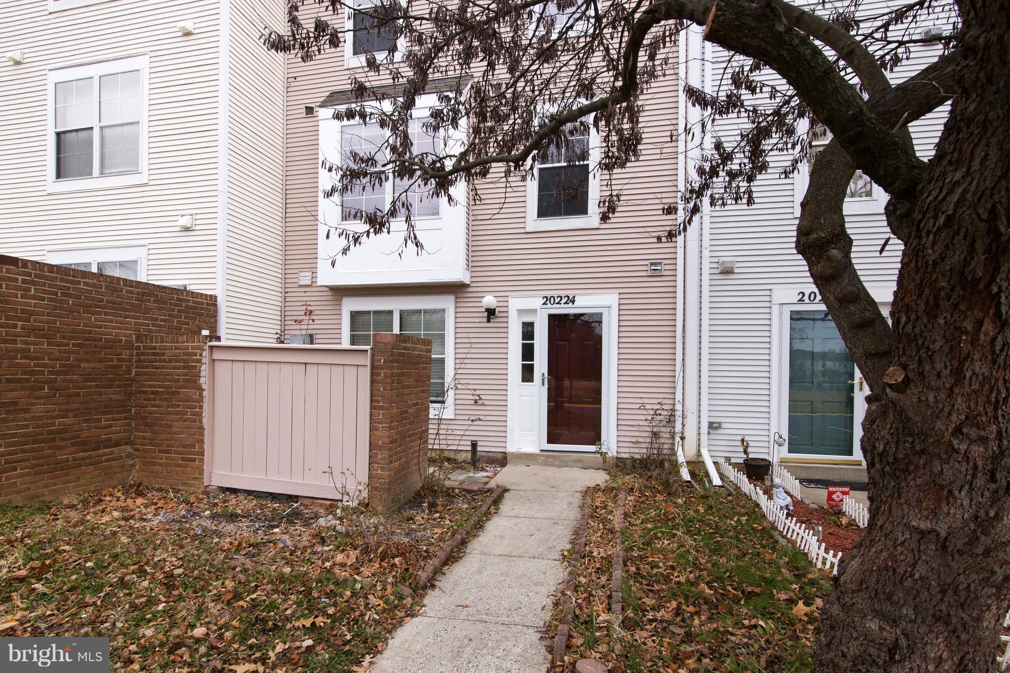 20224 Harbor Tree Road Gaithersburg, MD 20886 - Photo 3 of 22 Exterior (Front)