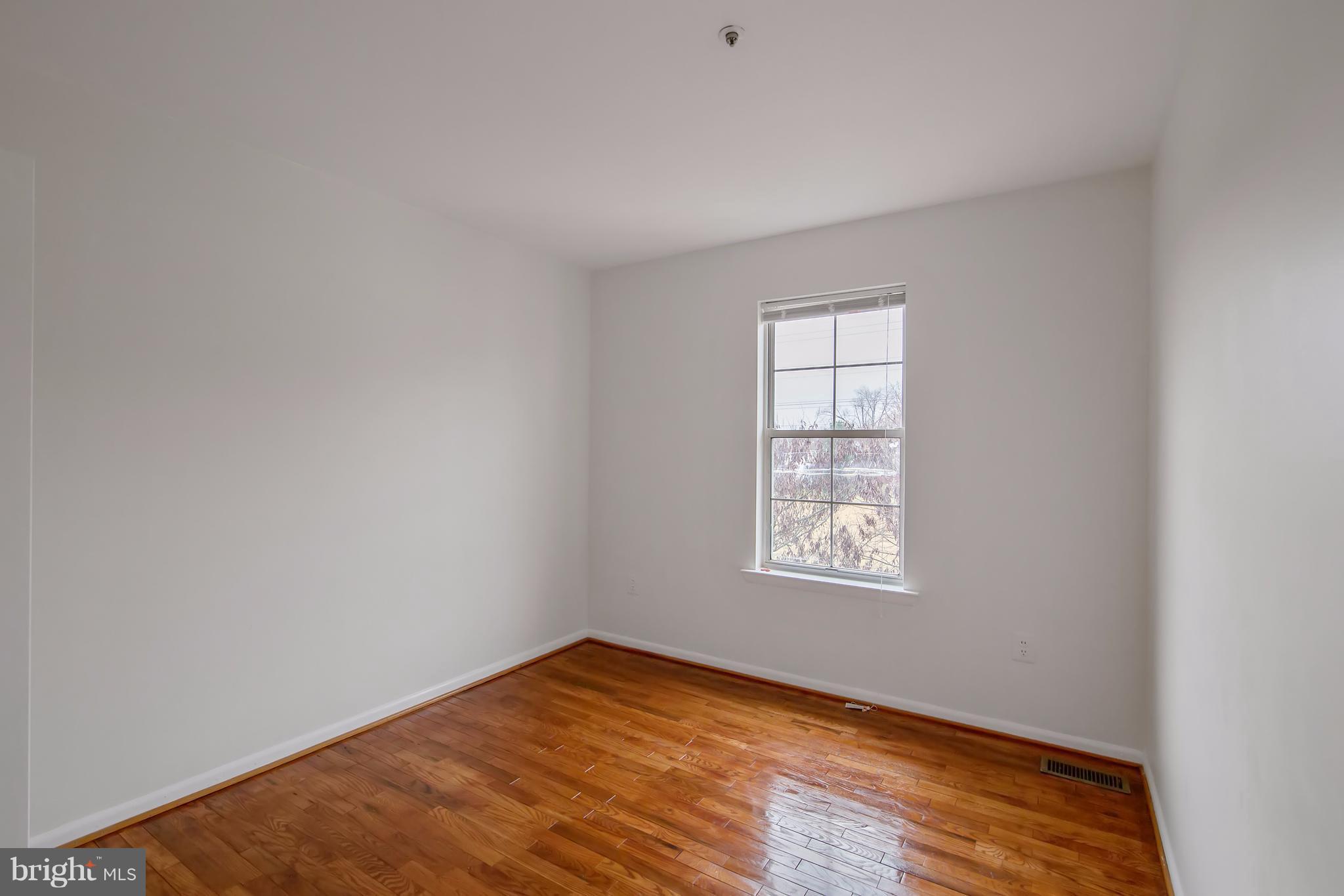 20224 Harbor Tree Road Gaithersburg, MD 20886 - Photo 21 of 22 Bedroom