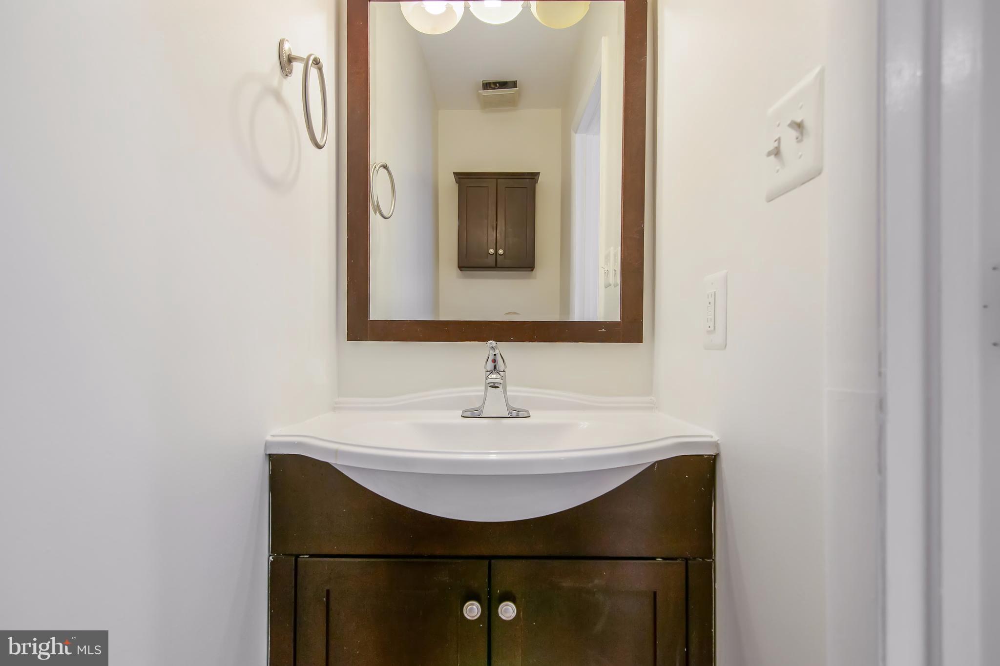 20224 Harbor Tree Road Gaithersburg, MD 20886 - Photo 4 of 22 Bath