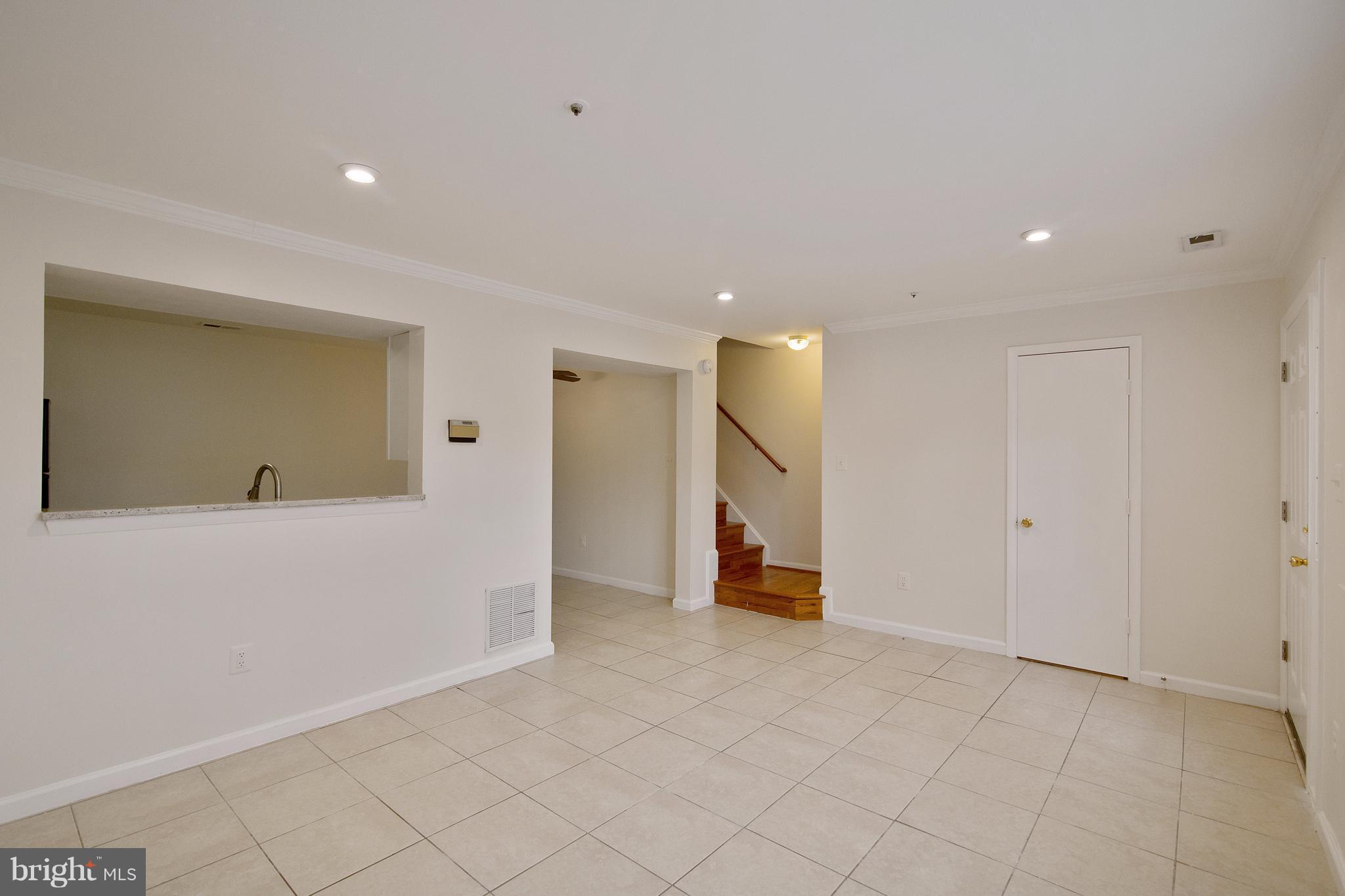 20224 Harbor Tree Road Gaithersburg, MD 20886 - Photo 6 of 22 Family Room