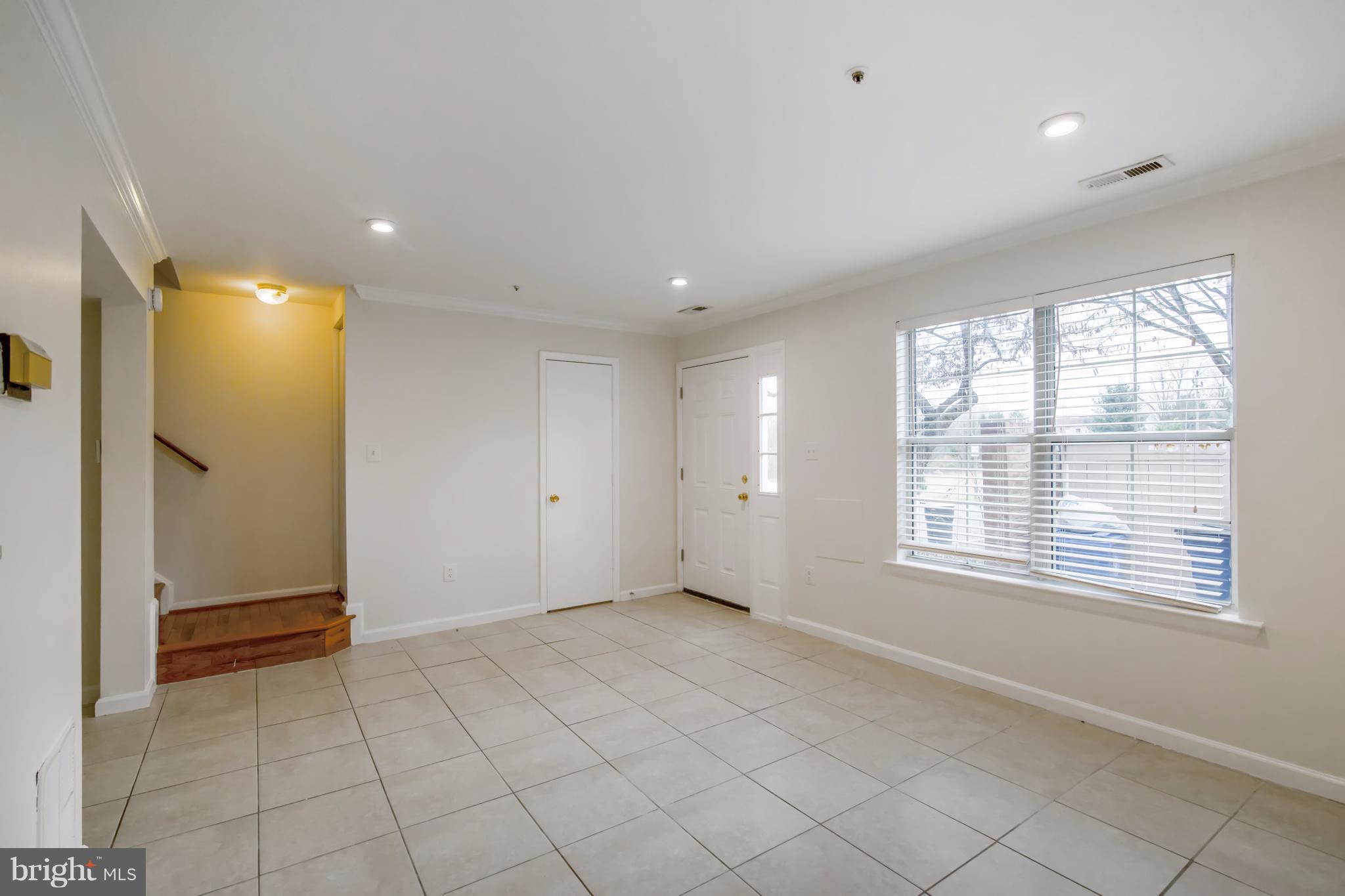 20224 Harbor Tree Road Gaithersburg, MD 20886 - Photo 8 of 22 Family Room