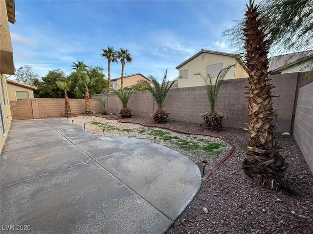 $2,350 | 7607 Pioneer Ranch Avenue, Las Vegas, NV 89113