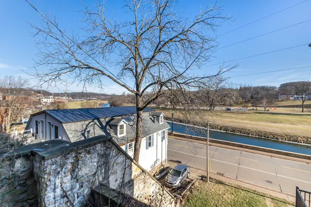 $130,000 | 606 South Bench Street, Galena, IL 61036