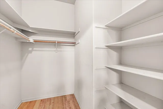 a view of a house with backyard and garden