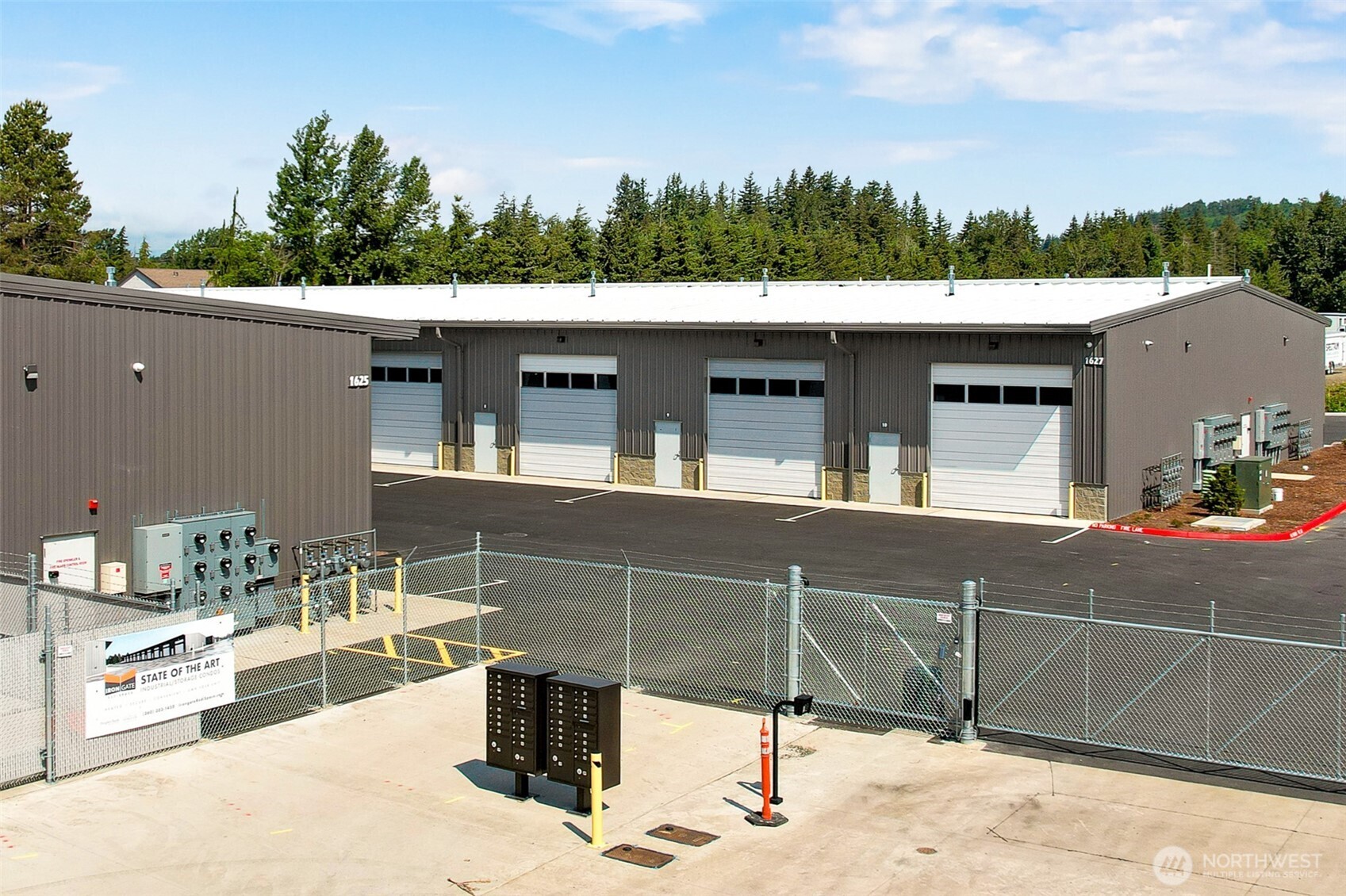1631 Jills Court, Unit 8 Bellingham, WA 98226 - Photo 3 of 15 a view of a backyard with a sink and dishwasher