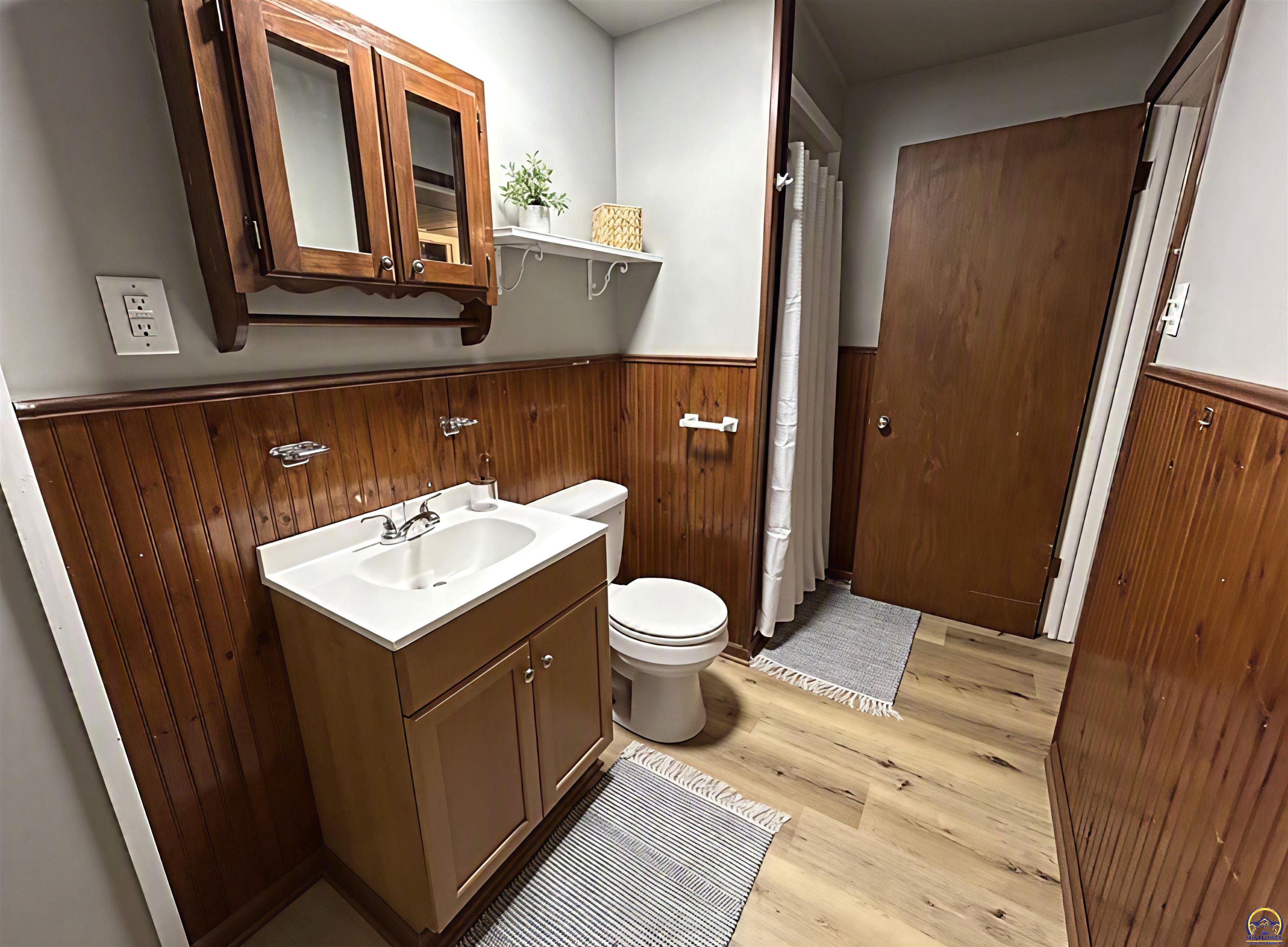 2516 Southwest Burnett Road Topeka, KS 66614 - Photo 11 of 23