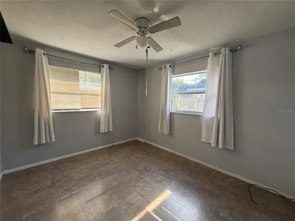 $2,100 | 2402 9th Street East, Bradenton, FL 34208