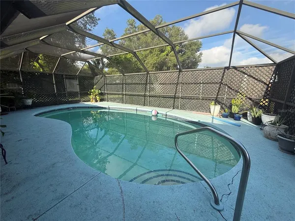 $2,100 | 2402 9th Street East, Bradenton, FL 34208