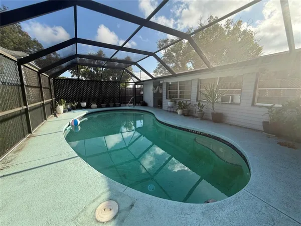 $2,100 | 2402 9th Street East, Bradenton, FL 34208