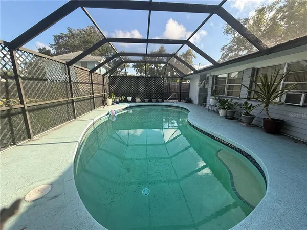 $2,100 | 2402 9th Street East, Bradenton, FL 34208