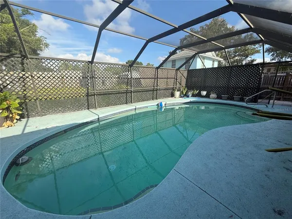 $2,100 | 2402 9th Street East, Bradenton, FL 34208
