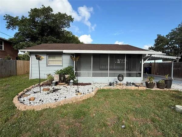 $2,100 | 2402 9th Street East, Bradenton, FL 34208