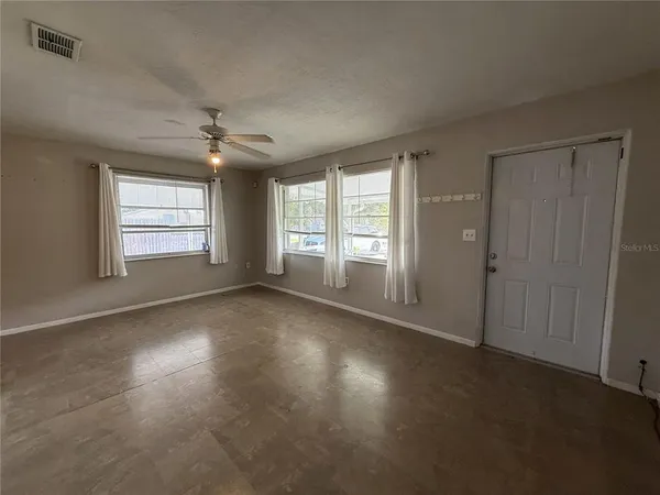 $2,100 | 2402 9th Street East, Bradenton, FL 34208