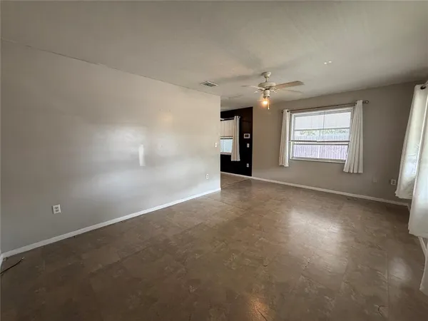 $2,100 | 2402 9th Street East, Bradenton, FL 34208