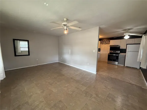 $2,100 | 2402 9th Street East, Bradenton, FL 34208