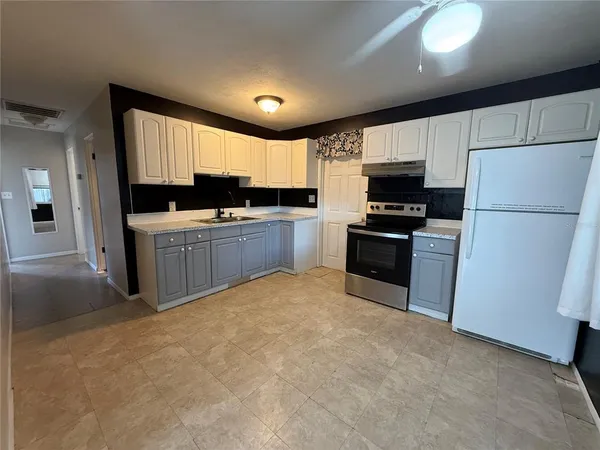 $2,100 | 2402 9th Street East, Bradenton, FL 34208