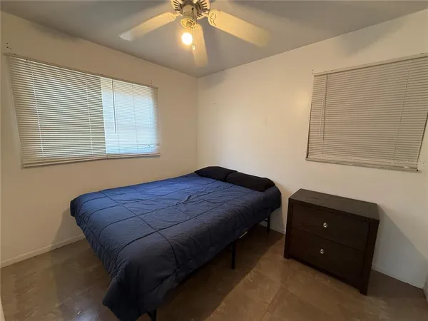 $2,100 | 2402 9th Street East, Bradenton, FL 34208