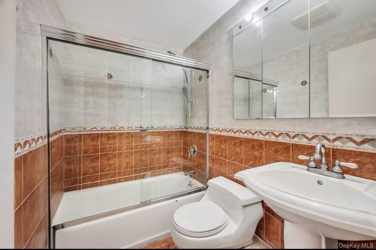 46-12 161 Street, Unit 1D Queens, NY 11358 - Photo 4 of 7 a bathroom with a sink toilet and shower