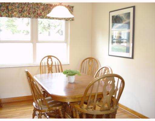 915 Cliff Mine Road Coraopolis, PA 15108 - Photo 4 of 6 Dining Room.