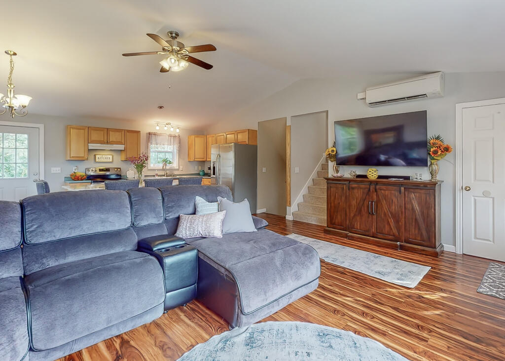 29 Hannah Drive Gorham, ME 04038 - Photo 10 of 36 29HannahDr-Gorham-09