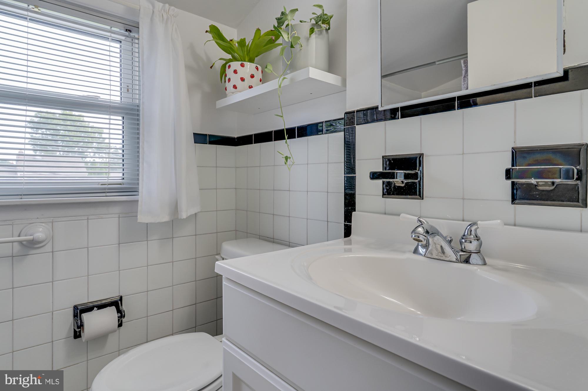 1047 Coronet Road Warminster, PA 18974 - Photo 30 of 50 3rd Floor Full Bathroom