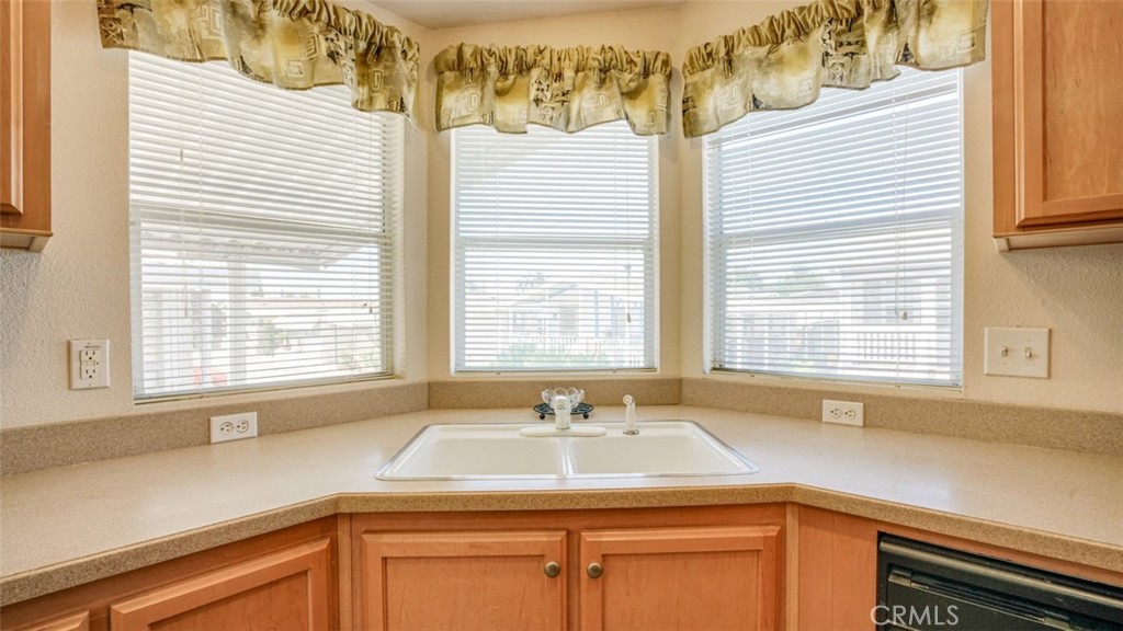 416 Jeffries, Unit 60 Monrovia, CA 91016 - Photo 18 of 49 a bathroom with a sink and a bathtub