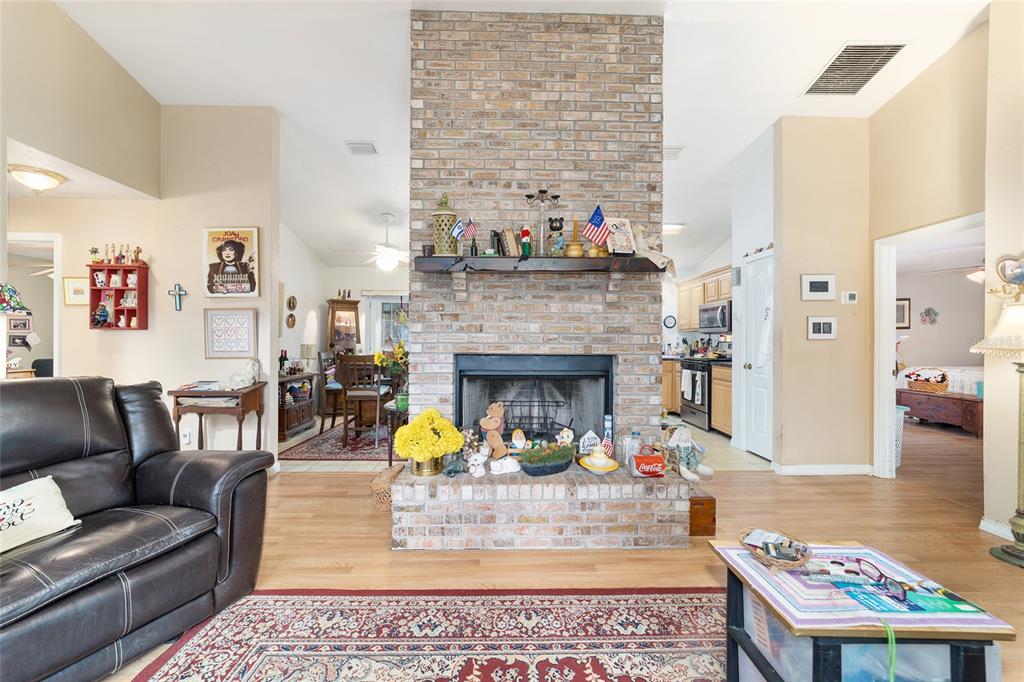 102 Whirlwind Way Hawthorne, FL 32640 - Photo 8 of 67