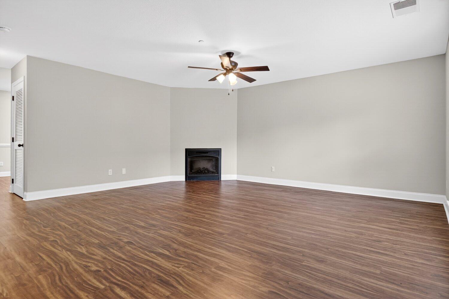 1125 Maple Tree Lane Chattanooga, TN 37421 - Photo 9 of 30 Living room