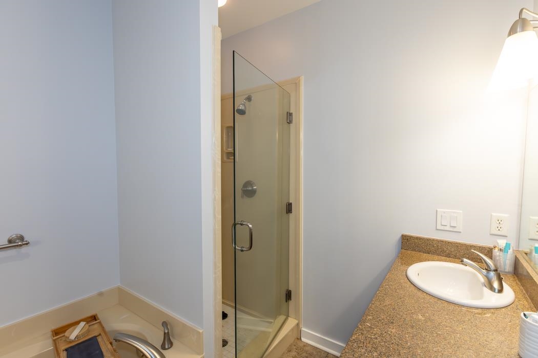 616 Denmark Drive, Unit 106 Memphis, TN 38103 - Photo 22 of 34 a bathroom with a sink and a mirror