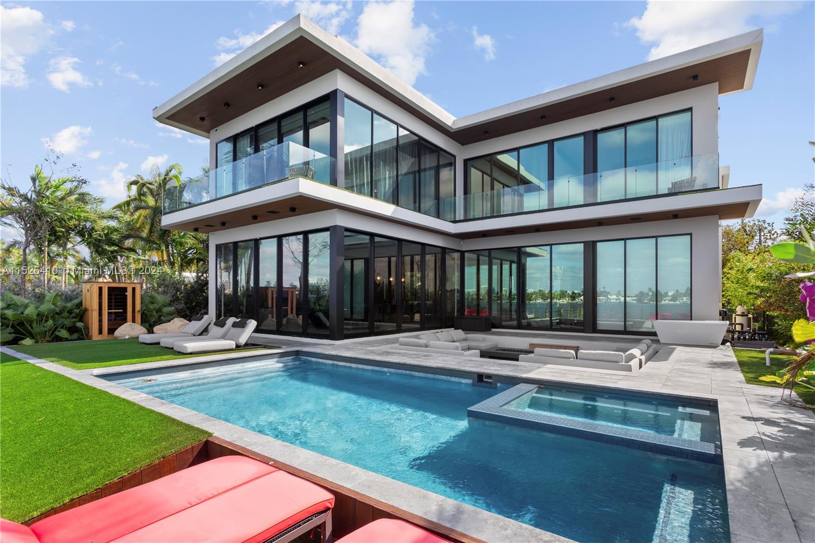 1485 Cleveland Road Miami Beach, FL 33141 - Photo 3 of 43 Gallery Image 3