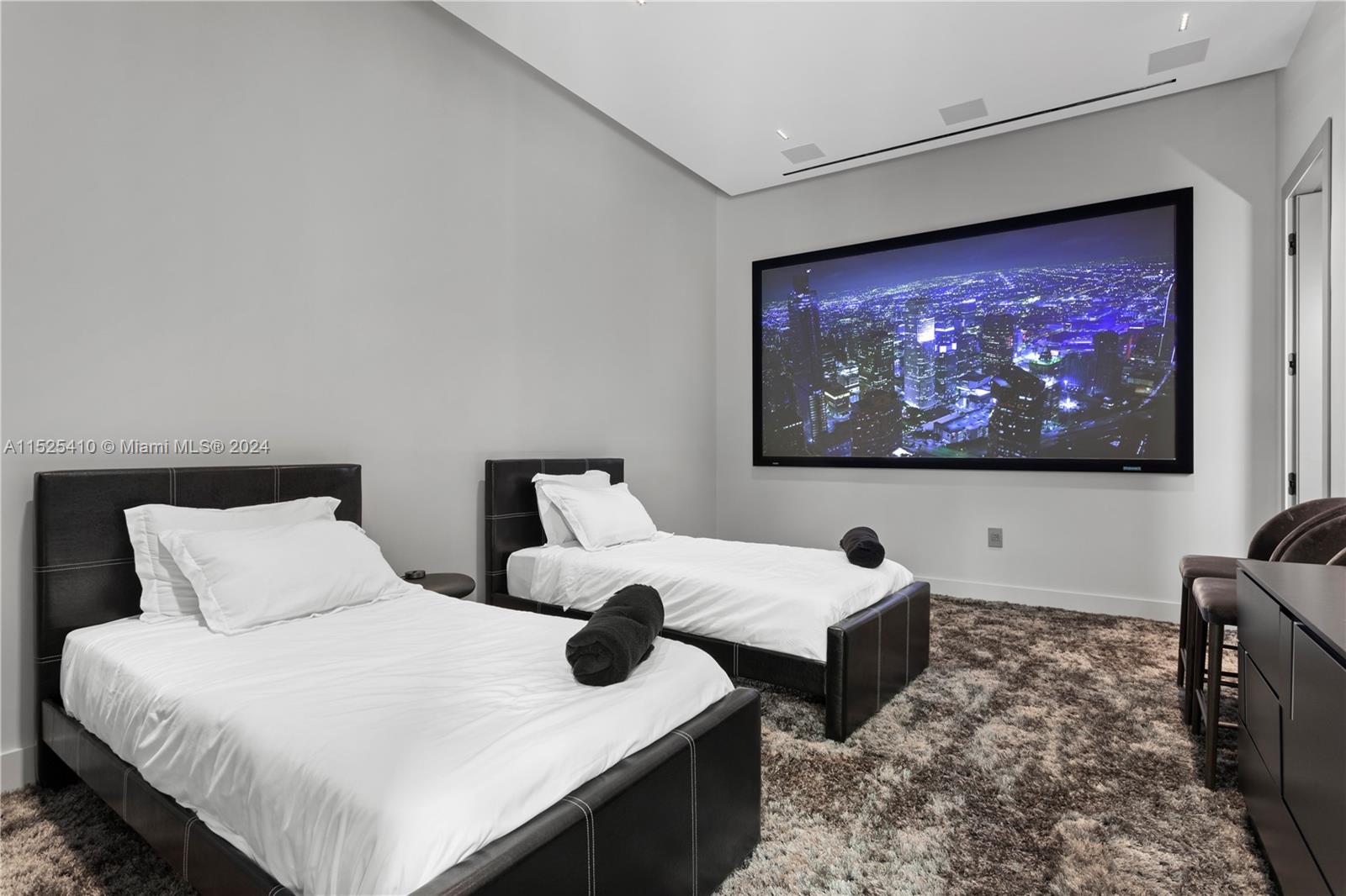 1485 Cleveland Road Miami Beach, FL 33141 - Photo 39 of 43 Gallery Image 39