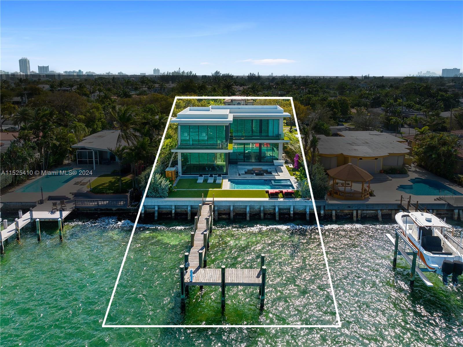 1485 Cleveland Road Miami Beach, FL 33141 - Photo 4 of 43 Gallery Image 4