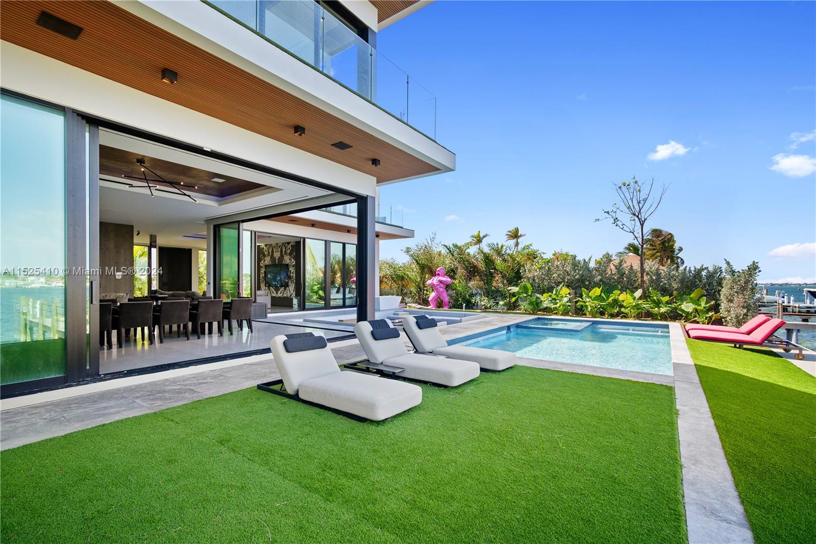 1485 Cleveland Road Miami Beach, FL 33141 - Photo 6 of 43 Gallery Image 6