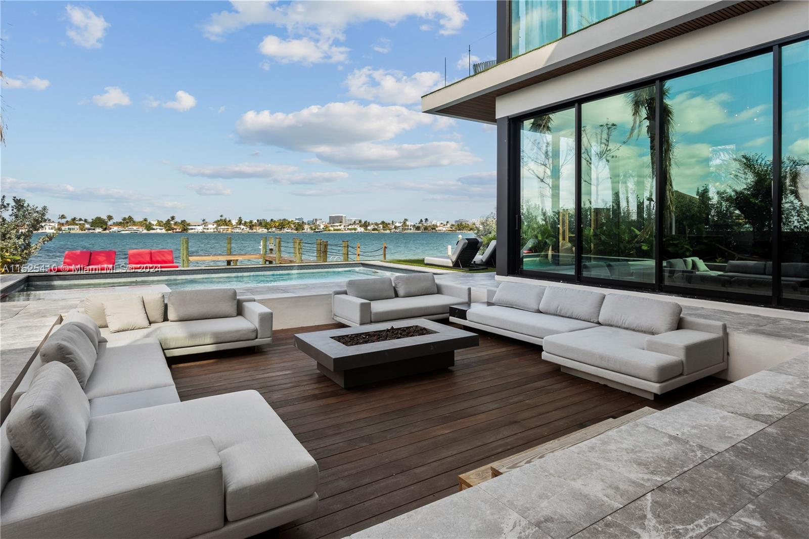 1485 Cleveland Road Miami Beach, FL 33141 - Photo 9 of 43 Gallery Image 9