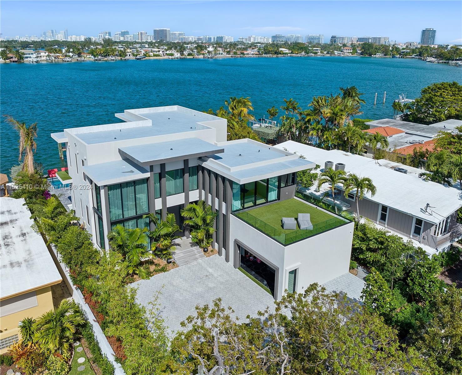 1485 Cleveland Road Miami Beach, FL 33141 - Photo 10 of 43 Gallery Image 10