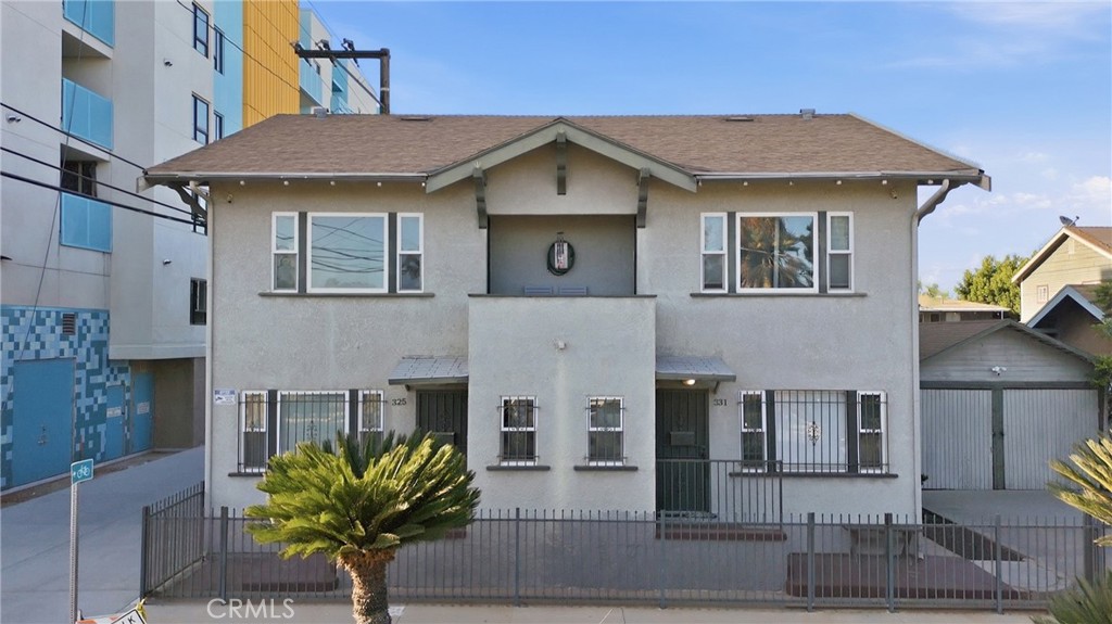 325 East 14th Street Long Beach, CA 90813 - Photo 1 of 21 a front view of a house with a yard