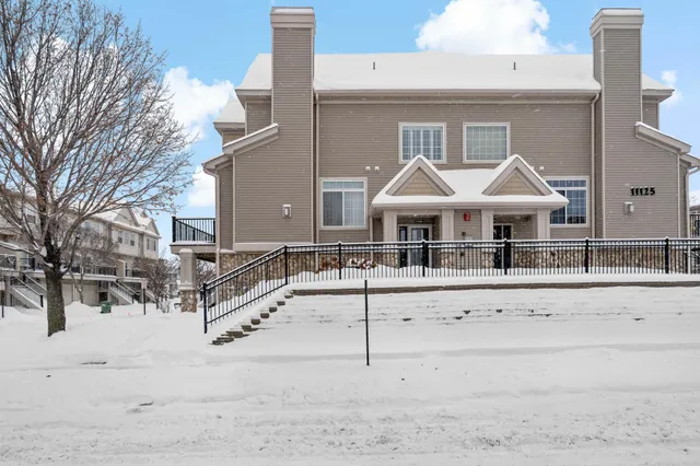 $2,499 | 11125 Baltimore Street Northeast, Unit L, Blaine, MN 55449