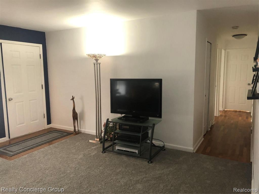1475 Argentine Road Howell, MI 48843 - Photo 6 of 34