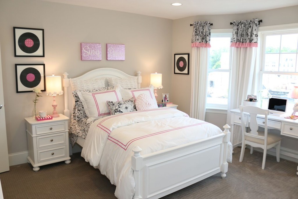 29 Brookview Road Franklin, MA 02038 - Photo 9 of 12 a bedroom with a bed and a window