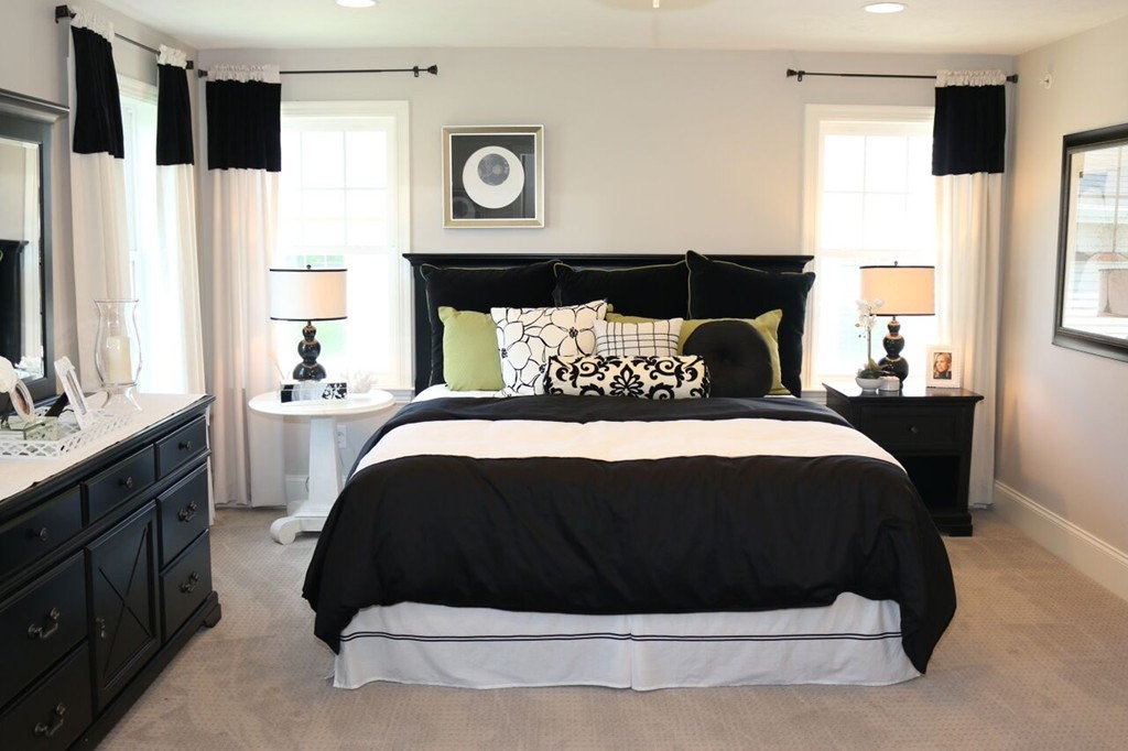 29 Brookview Road Franklin, MA 02038 - Photo 10 of 12 a bedroom with a bed and a window