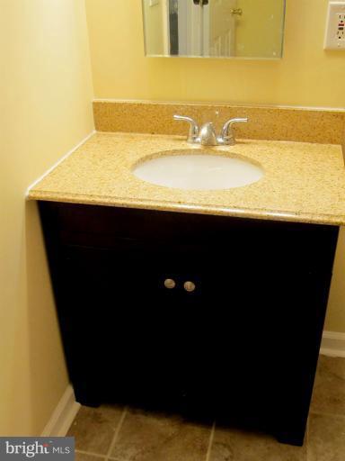 5150 Stafford Road Baltimore, MD 21229 - Photo 2 of 12 Bath