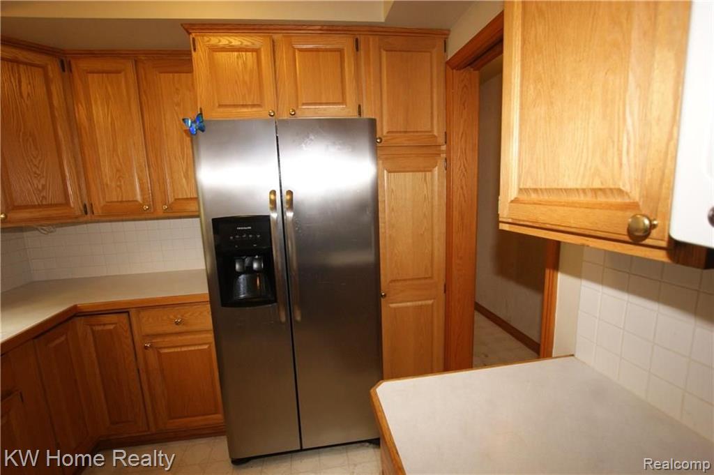 28035 Hawberry Road Farmington Hills, MI 48331 - Photo 24 of 38