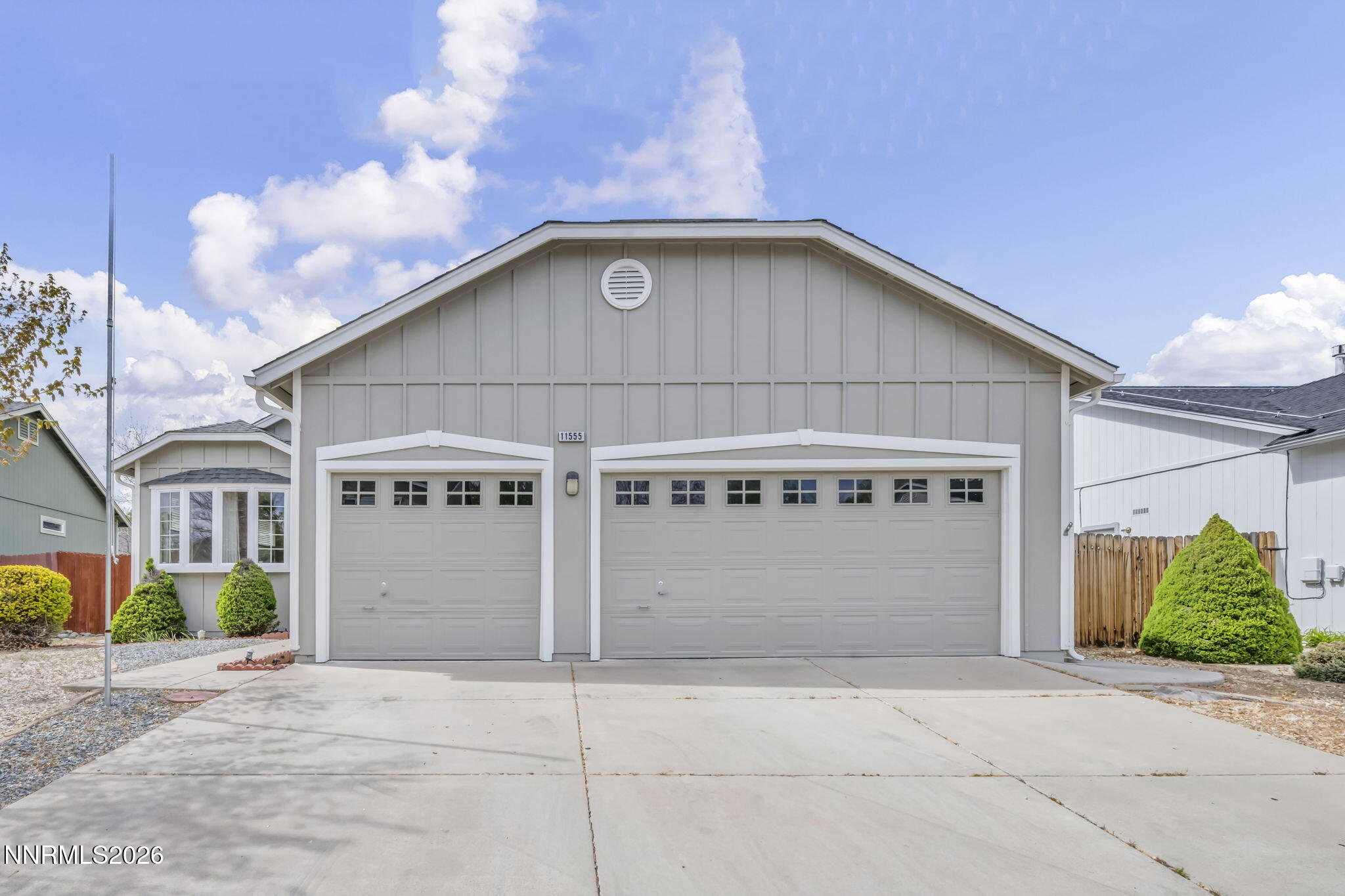 2-web-or-mls-11555-lone-desert-dr (2)
