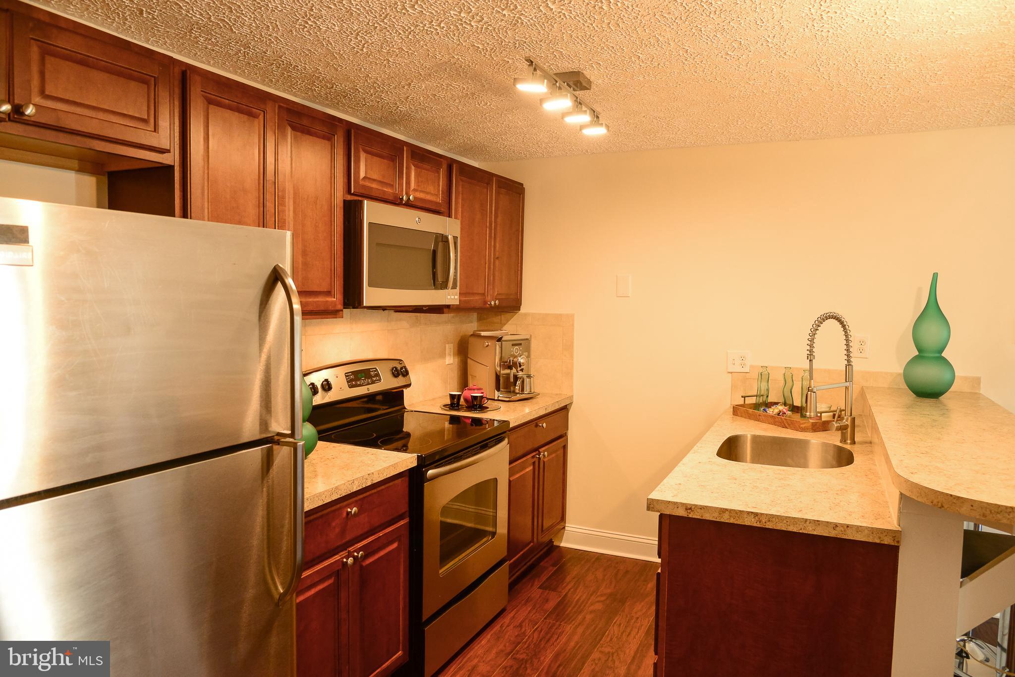 5900 Watch Chain Way, Unit 705 Columbia, MD 21044 - Photo 5 of 8 Open Kitchen with Eat-in area