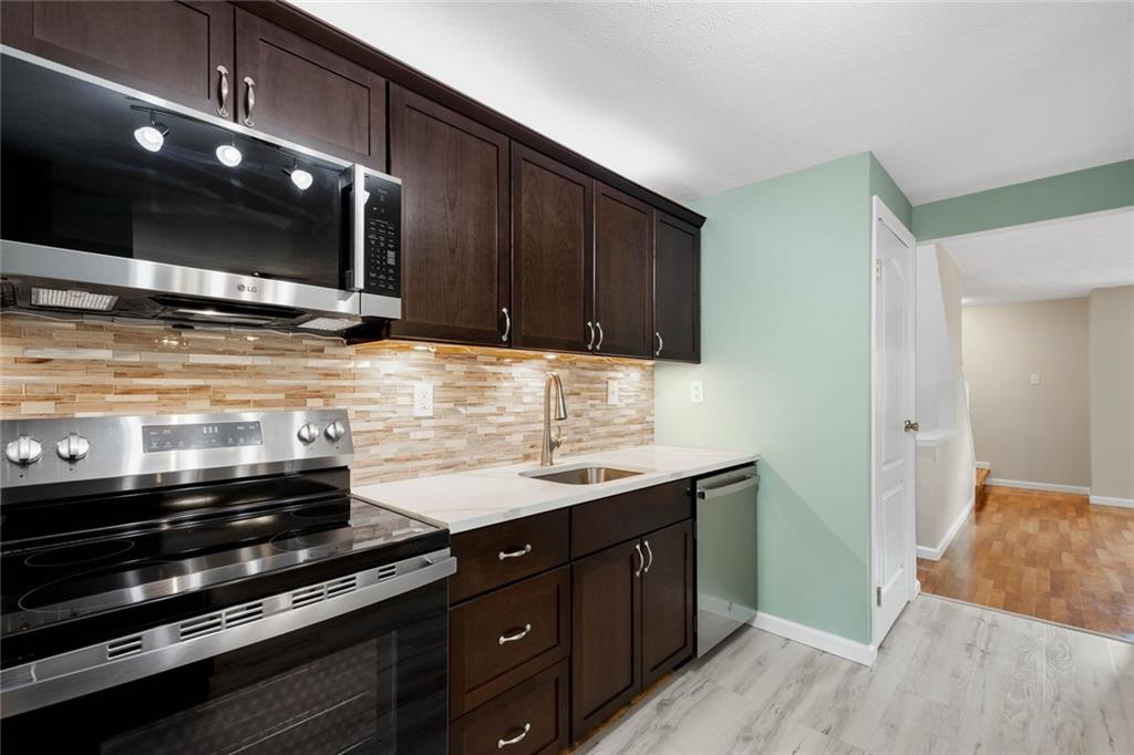 3125 Laurel Ridge Circle Bridgeville, PA 15017 - Photo 15 of 35