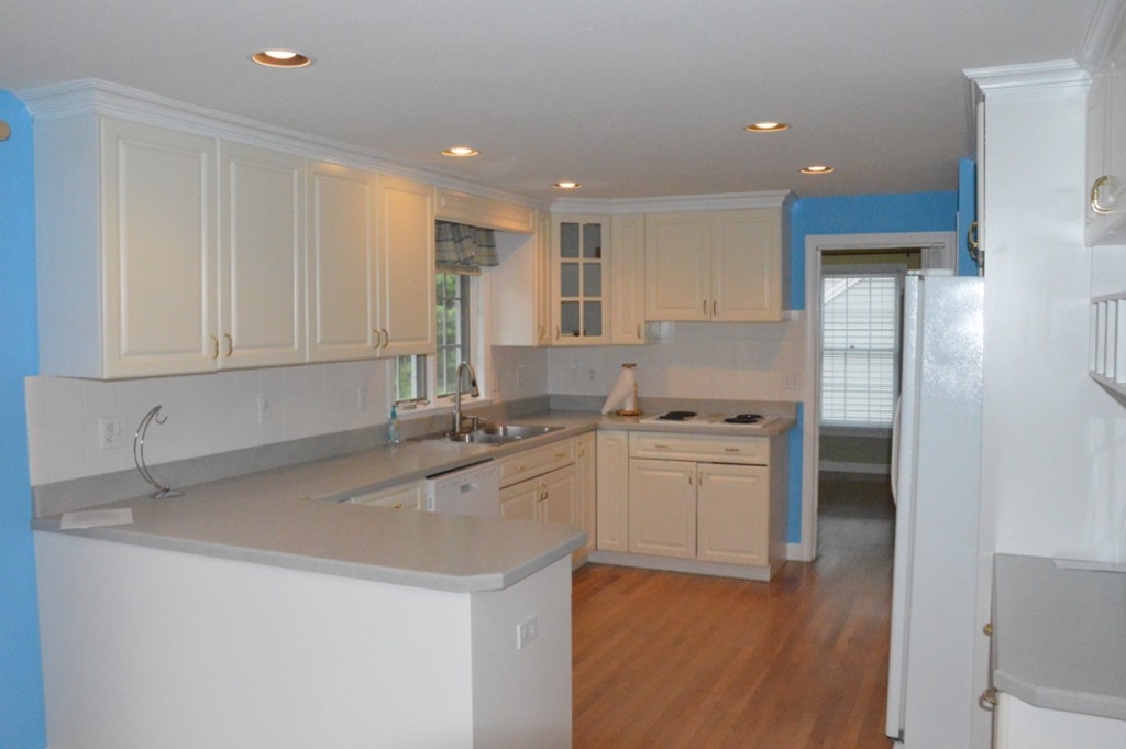 61 Stonegate Road Chelmsford, MA 01824 - Photo 3 of 17 a kitchen with a sink stove and cabinets