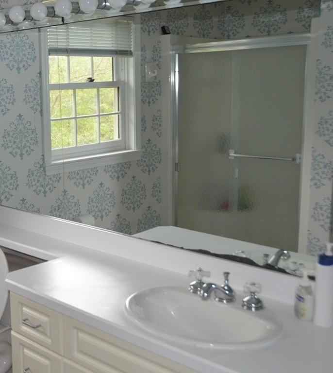 61 Stonegate Road Chelmsford, MA 01824 - Photo 9 of 17 a bathroom with a sink and a bathtub